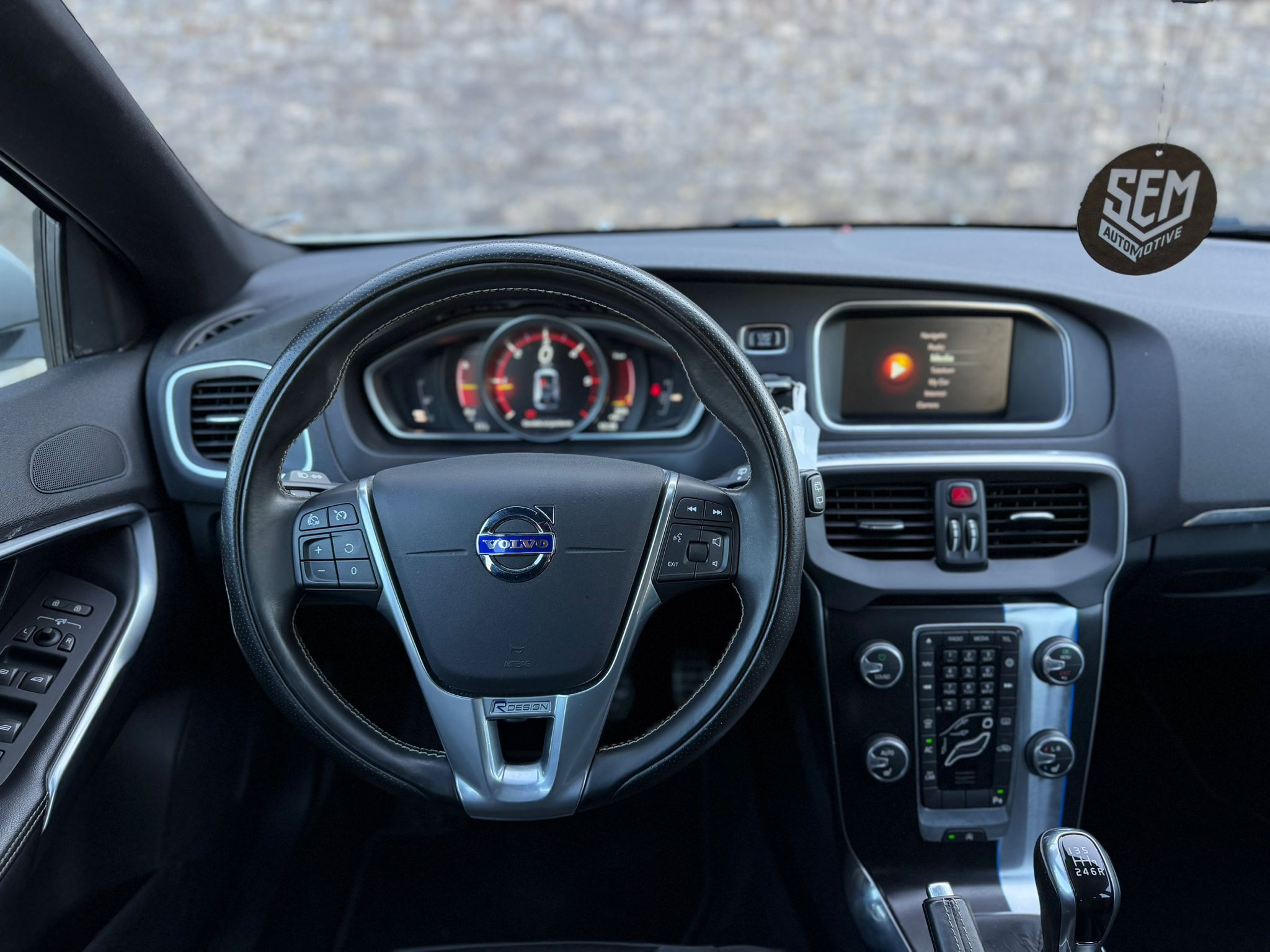 Volvo V40 D2 R-Design thumbnail 13